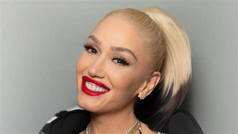 Gwen Stefani looks nearly nude in flesh